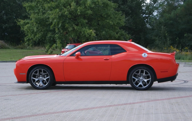 Dodge Challenger cena 81900 przebieg: 211000, rok produkcji 2017 z Legnica małe 137